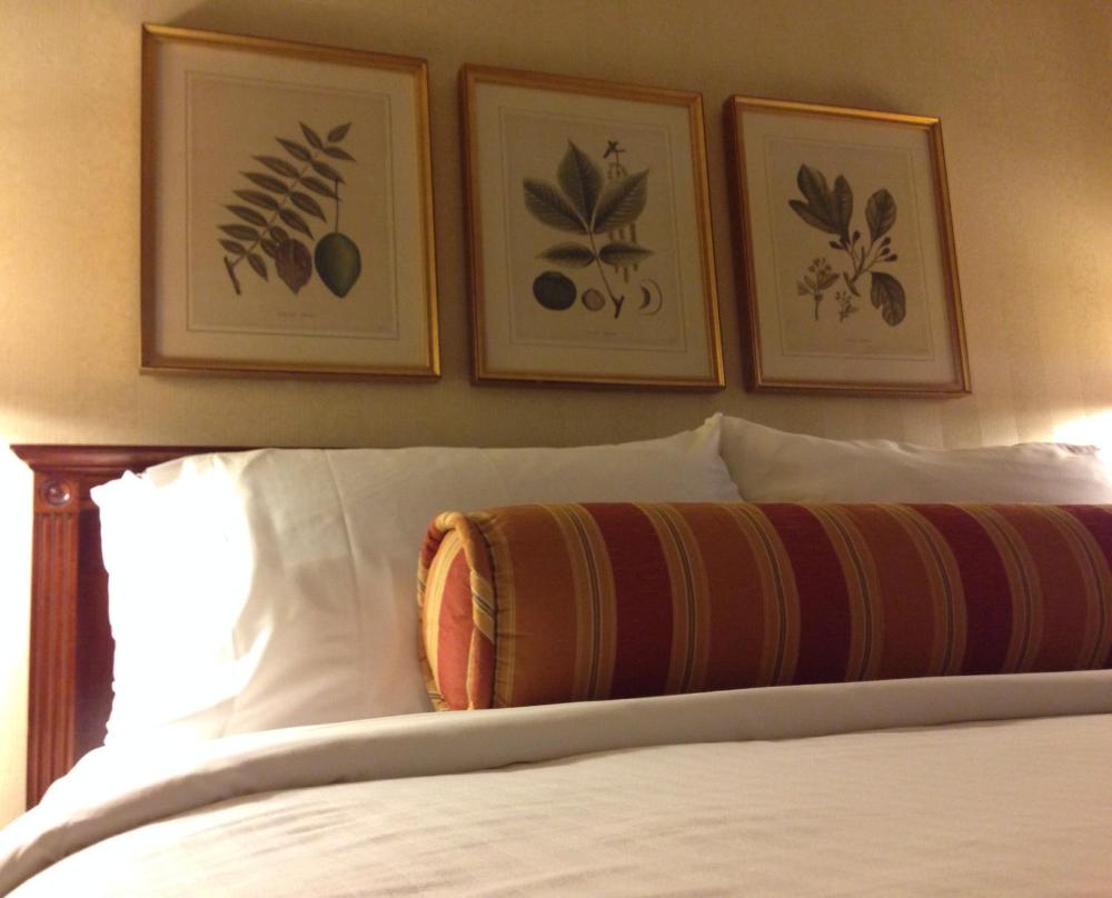 Queen Room interior
